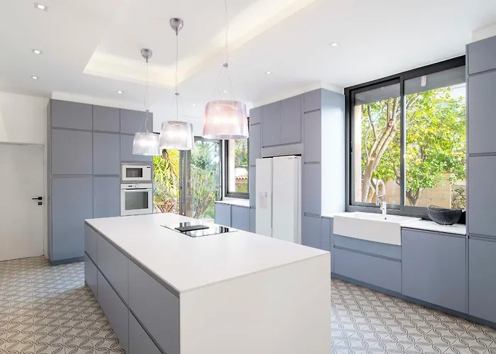 Ref 2134 - - Magnificent For Rent Villa