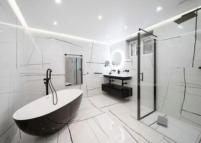 Villa Ref 2134 - - Magnificent For Rent *