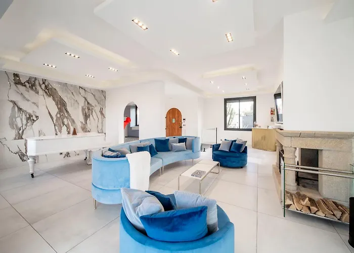 Ref 2134 - - Magnificent For Rent Villa *