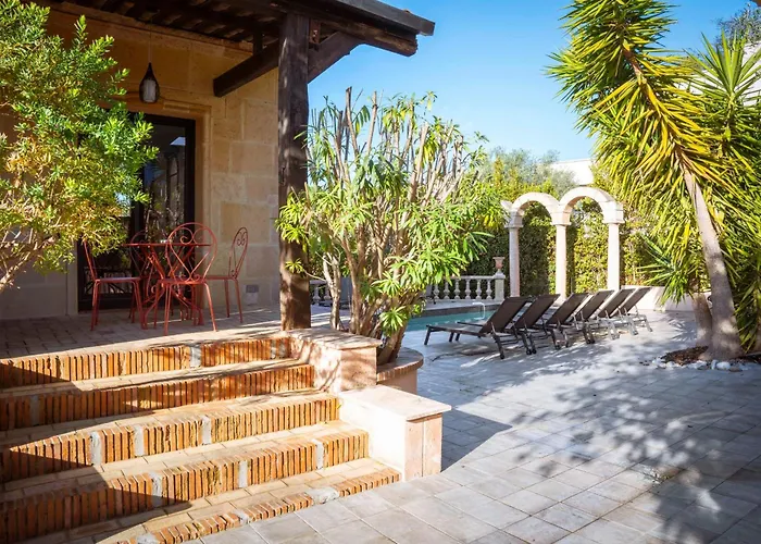 Villa Ref 2134 - - Magnificent For Rent *